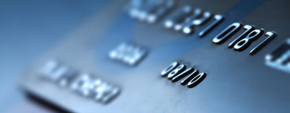 Kiedy przydaje się karta kredytowa? Czy łatwo ją uzyskać?